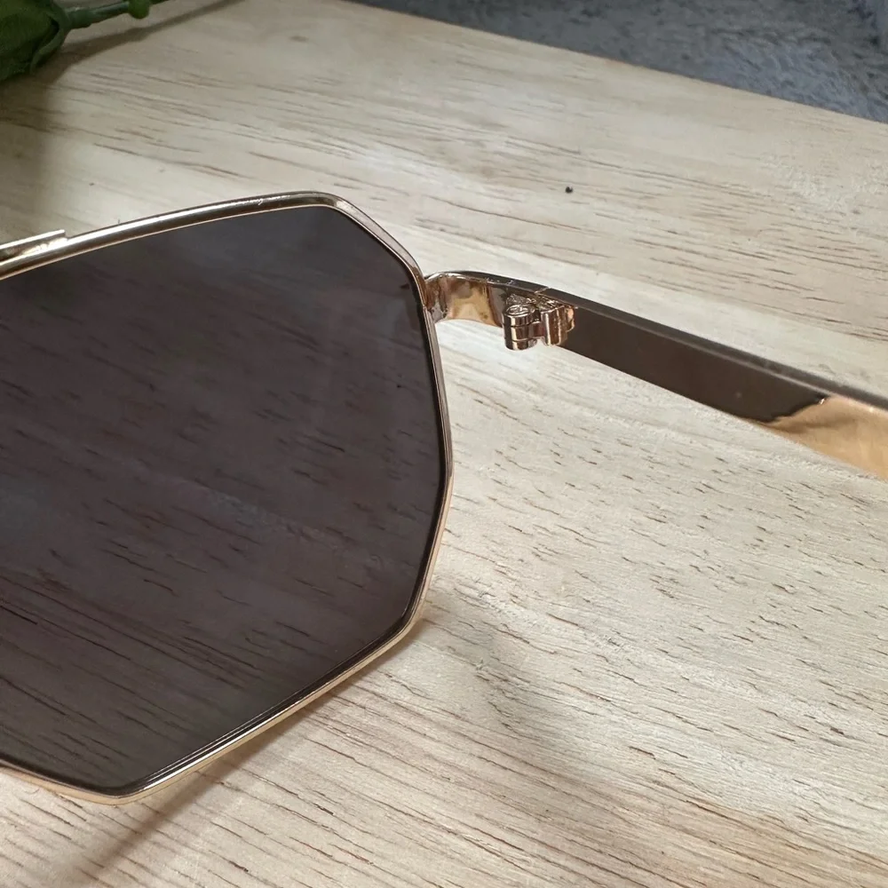 🌹 Retro Unisex Gold  Frame Brown Lens Unisex Sunglasses